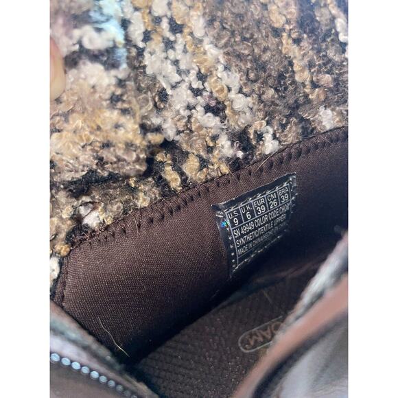 Gently worn Woman’s Sketchers winter boots Size 9 - Picture 7 of 8